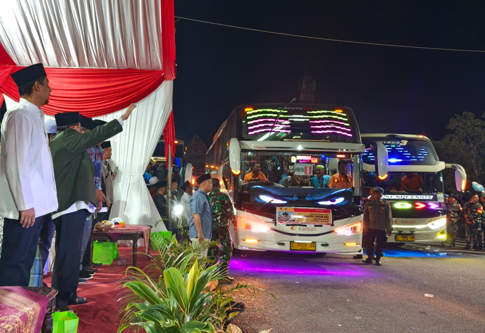 Lepas Keberangkatan Jamaah Haji 2026, Wabup Sumenep Titip Jaga Nama Baik Indonesia Selama di Tanah Suci