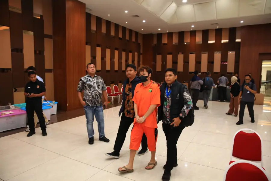 Buronan Most Wanted Interpol Beijing Ditangkap di Bandara Soekarno-Hatta, Diduga Otak Jaringan Online Scam Kamboja