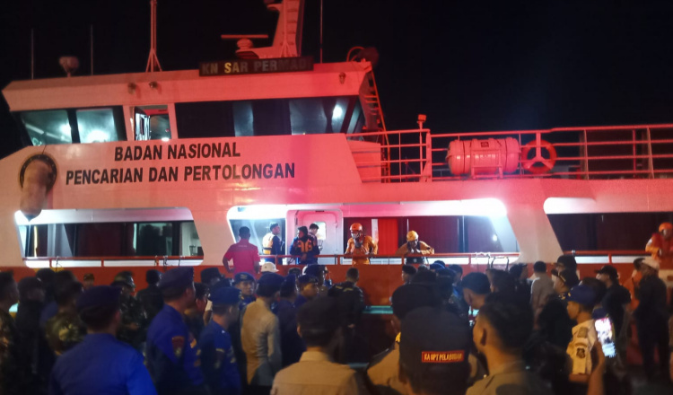 Lima Korban Kebakaran KM Mutiara Sentosa 2 Dirujuk ke Surabaya, Empat Lainnya Dirawat di RSI Kalianget